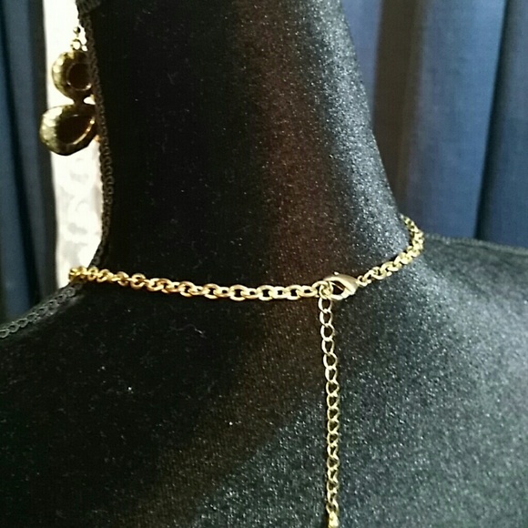 Necklace and earrings set - Picture 3 of 4